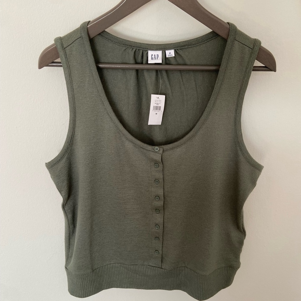 GAP NWT Pullover Sleeveless Button Top